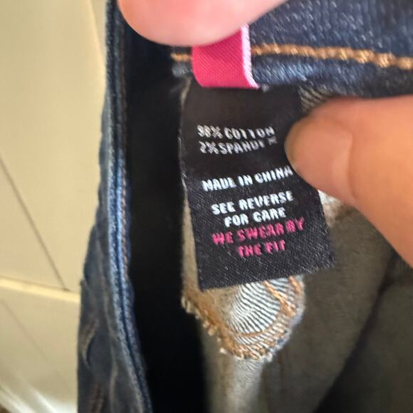 Torrid Womens Jeans Sz 24 Cropped Distressed Boyfriend Medium Wash Blue - Picture 4 of 4